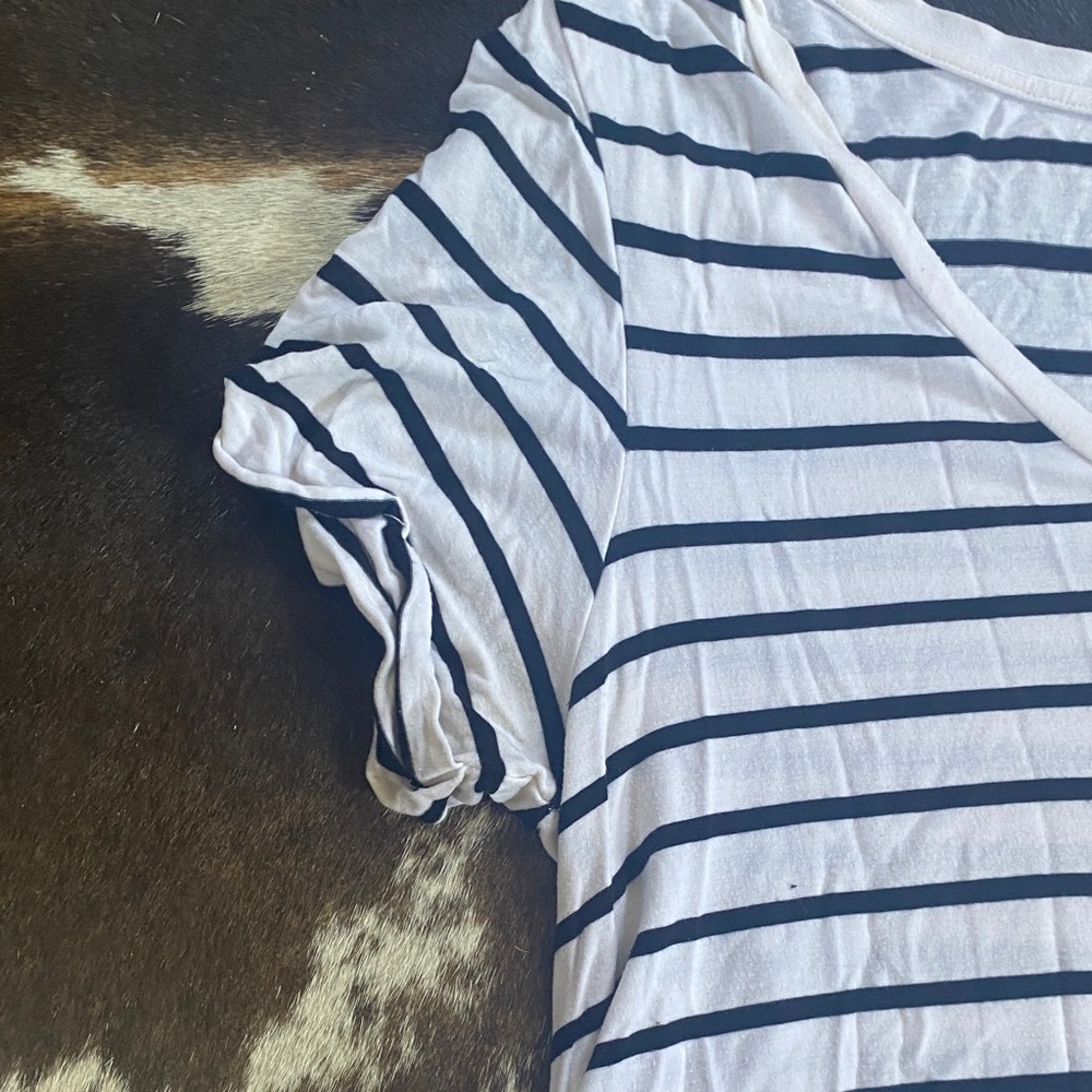 American Eagle Outfitters Black and White Striped Tee - Picture 4 of 4